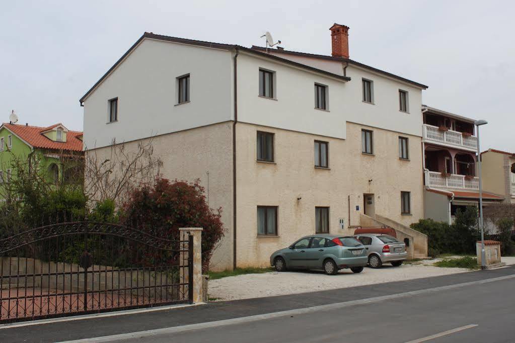 Apartments Barbara Gregovica Pula Exterior foto